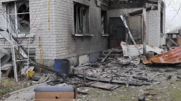 Ničivé Následky Války Zachycen Tomto Obrázku Zobrazující Zničený Dům Ukrajině — Stock video