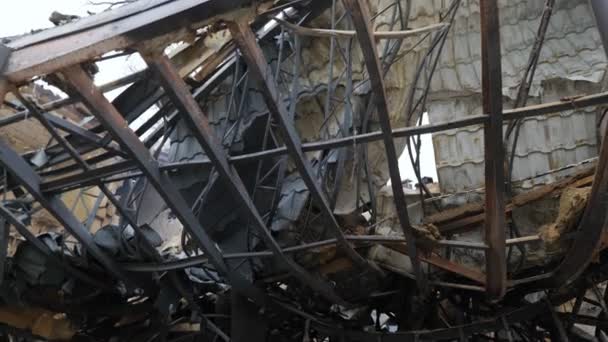 Ničivé Následky Války Zachycen Tomto Obrázku Zobrazující Zničený Dům Ukrajině — Stock video