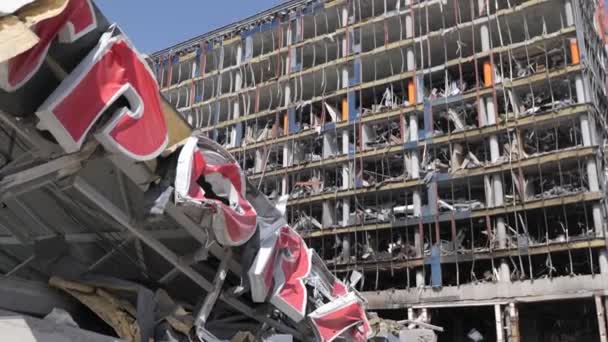 Folgen Des Bombardements Kiew Ukraine Frühjahr 2022 Ein Zerstörtes Einkaufszentrum — Stockvideo
