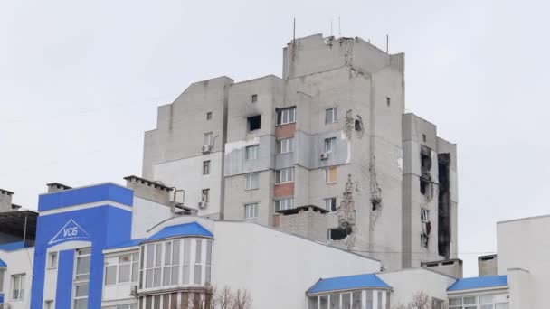 Зруйнований Житловий Сучасний Будинок Після Авіаудару Війна Україні Катастрофа Отвори — стокове відео