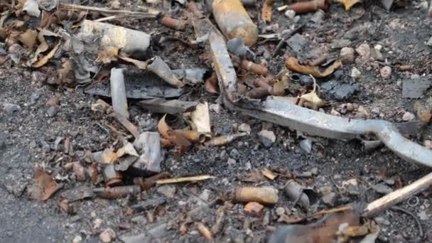 这张照片显示了一枚炮弹在地面上 乌克兰战争 4K格式的高质量镜头 — 图库视频影像