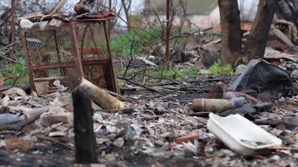 Stark Image Aftermath Attack Ukraine Shows Haphazardly Scattered Belongings Items — Stock Video