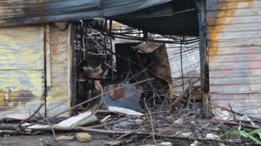 Savaşın Ukrayna 'daki yıkıcı etkisi bu görüntüde, mermi ve mayınlarla harap olmuş bir benzin istasyonunu resmediyor. Bir zamanlar hareketli olan kurum şimdi harabelerde yatıyor.