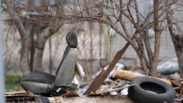Skarp Bild Efterdyningarna Attacken Mot Ukraina Visar Slumpmässigt Spridda Tillhörigheter — Stockvideo