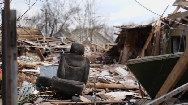 Skarp Bild Efterdyningarna Attacken Mot Ukraina Visar Slumpmässigt Spridda Tillhörigheter — Stockvideo