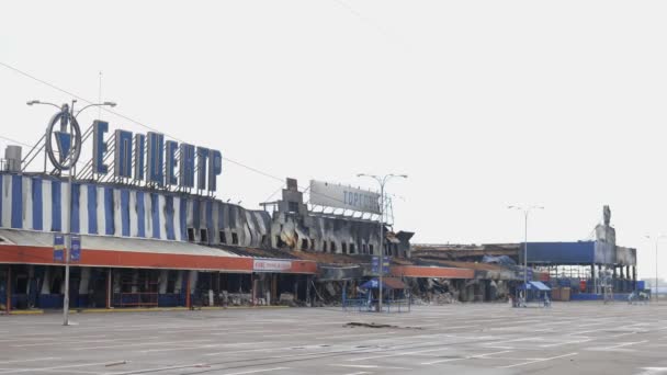 Consecuencias Del Bombardeo Chernihiv Guerra Ucrania Muestra Centro Comercial Quemado — Vídeo de stock