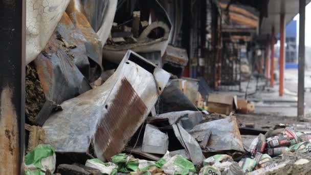 Nachwirkungen Des Bombardements Tschernihiw Krieg Der Ukraine Zeigt Ein Ausgebranntes — Stockvideo