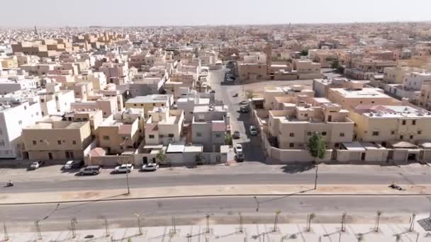 Захватывающий Беспилотный Выстрел Запечатлевает Трансформацию Рияда Саудовской Аравии Обширный Пустынный — стоковое видео