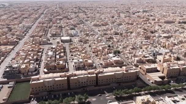 Drone Shot Unveils Riyadh Saudi Arabia Vibrant Light Day Intricate — Stock Video