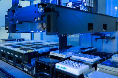 Laboratuvar Teknolojisi Araştırma için Akış Sitometri Ekipmanı Kullanıyor. Görüntü akış sayacının yakın çekimini gösteriyor, tıbbi laboratuvarlarda hücreleri analiz etmek ve saymak için kullanılan bir makine. Makine.