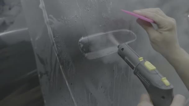 Arabanın Üzerindeki Ppf Filmini Buharla Yapıştırıyorum Görünmez Bir Koruma Kalkanı — Stok video