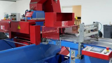 Tohum 'dan Seedling' e. Tohum serpme çizgileri - mükemmel bir fidanlık modülü çözümü. Yüksek kalite 4k görüntü