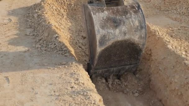Промышленный Землеройщик Ведро Бульдозера Эффективно Выкапывает Почву Высококачественный Булдозер Занимается — стоковое видео