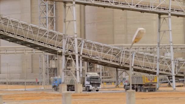 Çimento Fabrikası Planda Çimento Üretiminde Büyük Olasılıkla Fırın Olan Birkaç — Stok video