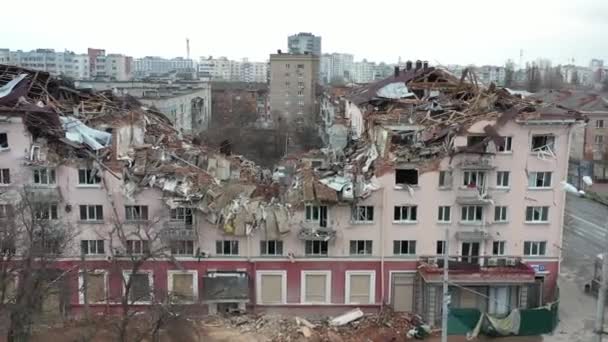 Sebuah Hotel Besar Chernihiv Ukraina Yang Rusak Berat Akibat Serangan — Stok Video