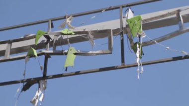 Rus hava saldırısında ağır hasar gören Ukrayna 'daki sanayi binaları ve dükkanlar. Düzinelerce bina tamamen yıkıldı, çatılar çöktü ve duvarlar un ufak oldu. Kişisel.