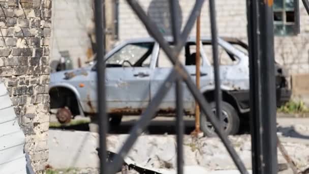 Una Zona Residenziale Horenka Automobili Ucraina Che Stata Pesantemente Danneggiata — Video Stock