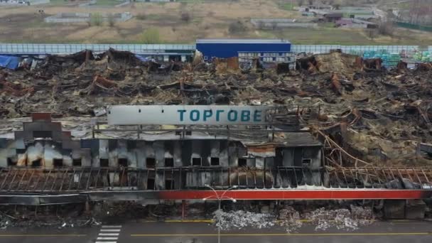 러시아 공습에 심하게 손상되었습니다 우크라이나 Chernihiv에 거대한 건물이 완전히 파괴되었으며 — 비디오