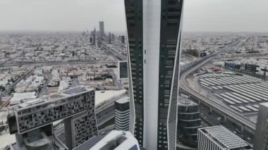Kral Abdullah Finans Bölgesi KAFD, Riyad, Suudi Arabistan. Mahalle, modern mimari hüner ve ekonomik hırsın bir kanıtıdır. Modern mimarinin kombinasyonu ve