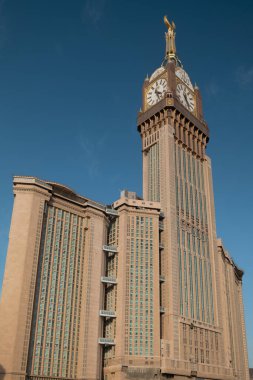 Mekke 'deki Abraj Al Yem Saat Kulesi, Suudi Arabistan İkonik İslami Simgesi. Mekke 'deki Abraj Al Yem Saat Kulesi, Suudi Arabistan' ın en uzun ve en tanınan simgelerinden biridir.