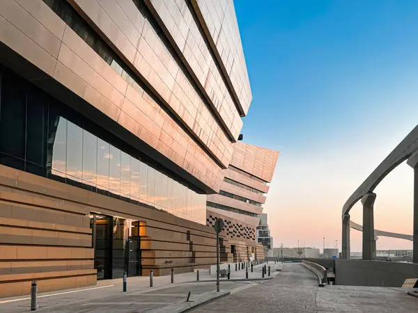 Kral Abdullah Finans Bölgesi 'nde modern Geometrik Mimari. Kral Abdullah Financial District KAFD, Riyad, Suudi Arabistan 'ın kalbinde çarpıcı bir geometrik mimari tasarım. Şey...