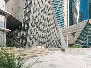 Kral Abdullah Finans Bölgesi 'nde modern Geometrik Mimari. Kral Abdullah Financial District KAFD, Riyad, Suudi Arabistan 'ın kalbinde çarpıcı bir geometrik mimari tasarım. Şey...