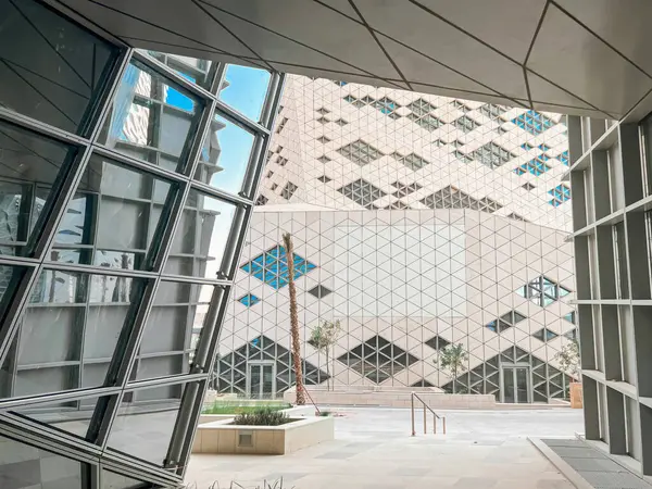 Kral Abdullah Finans Bölgesi 'nde modern Geometrik Mimari. Kral Abdullah Financial District KAFD, Riyad, Suudi Arabistan 'ın kalbinde çarpıcı bir geometrik mimari tasarım. Şey...