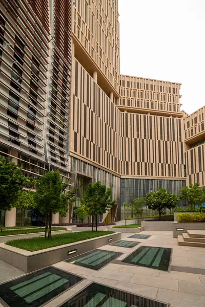 Suudi Arabistan 'ın Riyad kentindeki Kral Abdullah Finansal Bölgesi' nin modern mimarisi. Kral Abdullah Finans Bölgesi KAFD 'deki çağdaş bir binanın dış görünüşü, bir numaralı finans sektörü.