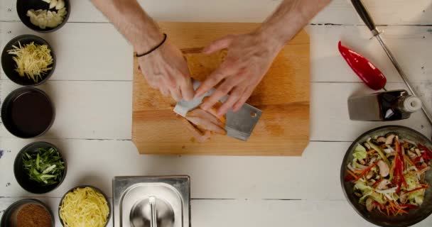 Зверху Статичний Знімок Повільному Русі Безликого Шеф Кухаря Який Ріже — стокове відео