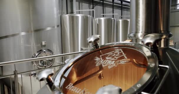 Stainless Steel Tanks Brewing Beer Huge Stainless Vats Brewery Equipment — Vídeo de Stock