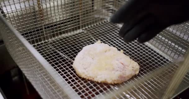 Příprava Řízku Oleji Křupavé Řízečky Připravuju Vynikající Hamburgery Čerstvý Burger — Stock video