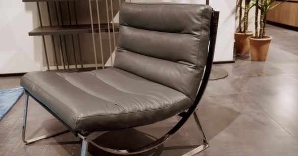 Сучасне Сіре Шкіряне Крісло Вітальні Дизайн Сірого Крісла Сучасна Квартира — стокове відео