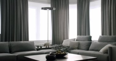 Modern Konforlu Oturma Odası Tasarımı. Şık bir iç mekan. Modern oturma odası. Moda mobilya mağazası. Minimalist İç İşleri. Samimi Modern Mobilya Tasarımı. Lüks Zarif Oda