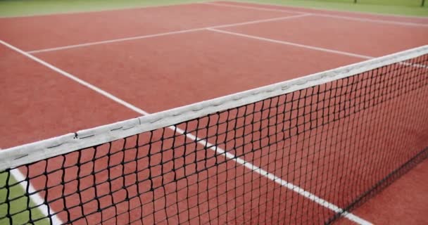 Skjuta Del Utomhus Mattan Tennisbana Med Mesh Spela Tennis Professionellt — Stockvideo