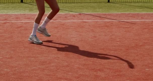Sombra Jogador Que Ação Durante Partida Uma Mulher Joga Tênis — Vídeo de Stock