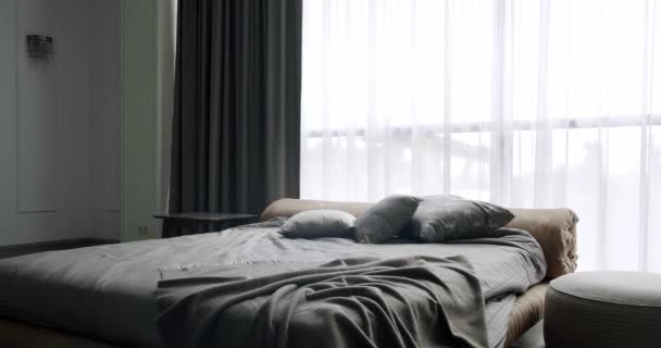 Elegancki Biały Brązowy Wystrój Wnętrza Minimalistyczna Biała Sypialnia Nowoczesny Hotel — Wideo stockowe