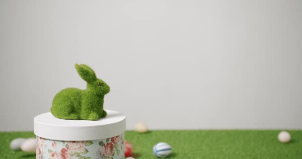 Påskägg Rullar Nära Kaninen Från Ovan Statisk Bild Färgade Ägg — Stockvideo