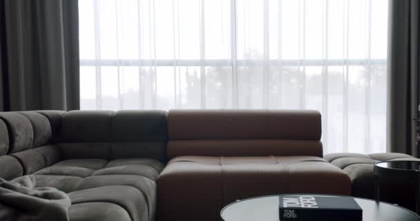 Luxe Modern Huis Interieur Met Hoekbank Ronde Tafel Moderne Moderne — Stockvideo