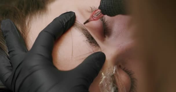 Microblading Permanent Makeup Tattoo Close Master Makes Permanent Eyebrow Makeup — Wideo stockowe