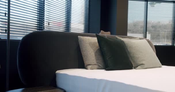 Modern Bedroom Interior Bed Many Pillows Elegance Interior Design Minimalist — Stockvideo
