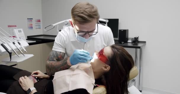 Female Patient Hygiene Teeth Cleaning Procedure Dentistry Dentist Making Tooth — Vídeo de Stock
