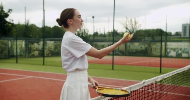 Woman Holds Ball Her Hand Racket Tennis Match Weekend Sunday — Vídeo de Stock