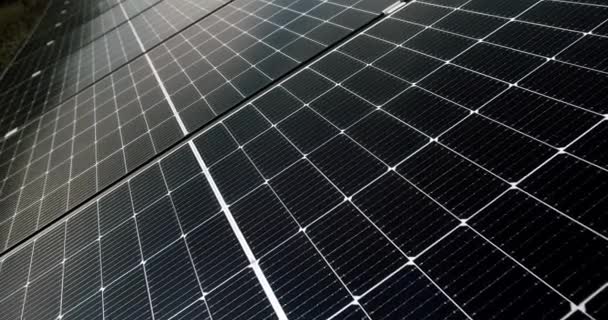 Povrch Solárních Panelů Dne Detailní Ruční Záběr Moderních Fotovoltaických Panelů — Stock video