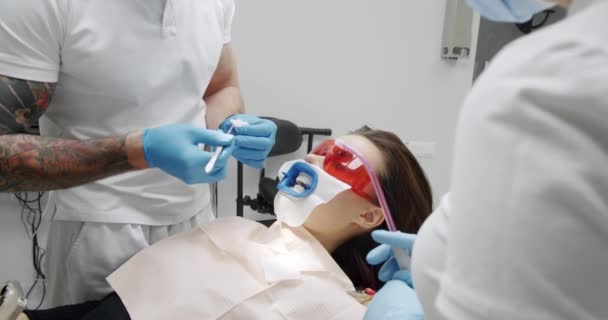 Female Patient Hygiene Teeth Cleaning Procedure Dentistry Dentist Making Tooth — Vídeo de Stock