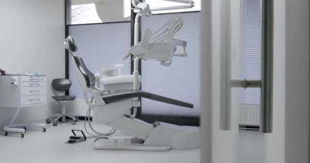 Сучасний Номер Стоматологічним Кріслом Медичним Обладнанням Сучасний Стоматологічний Кабінет Сучасна — стокове відео
