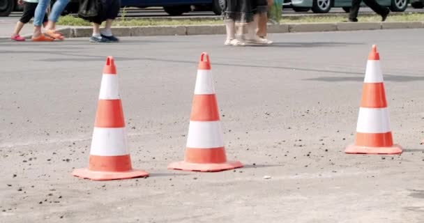 Roadworks Sign Road Repair Work Road Workers Laid New Asphalt — Stok video