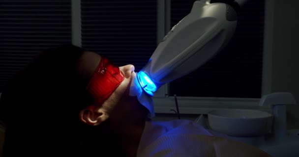 Teeth Whitening Procedure Ultraviolet Light Lamp Modern Clinic Dental Clinic — Stock Video