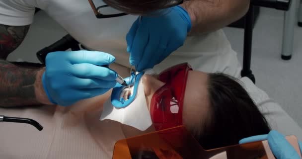 Patient Woman Visit Dentist Dental Hygienist Ultrasound Teeth Procedure Stomatology — Αρχείο Βίντεο