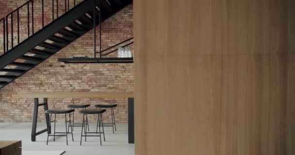 Modern Spacious Wooden Kitchen Room Wall Bricks Black Staircase Real — Stok video