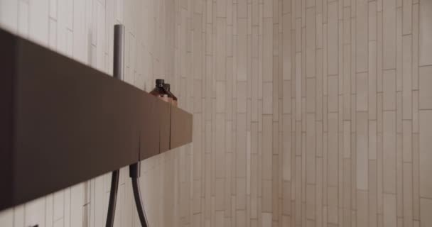 Luxusní Koupelna Interiér Minimalistický Interiér Bílých Barvách Příslušenstvím Koupelny Minimalistický — Stock video